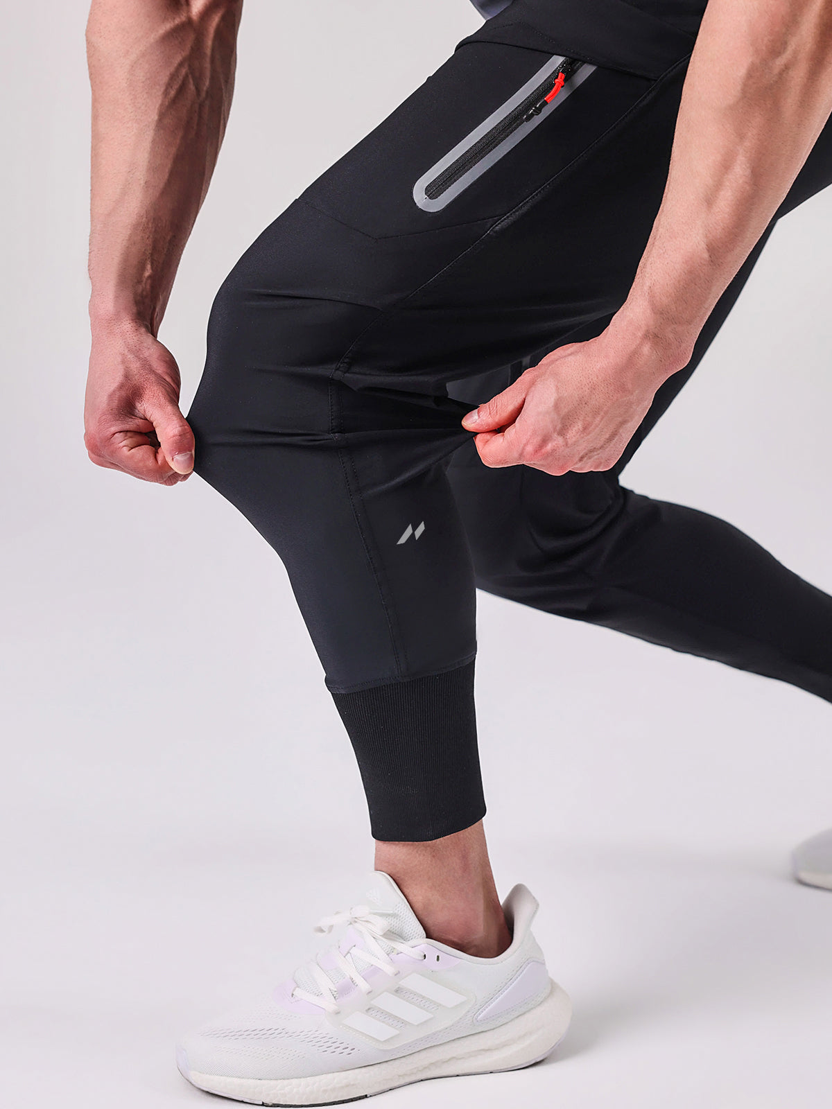 Performance Jogging Pants with pocket detail