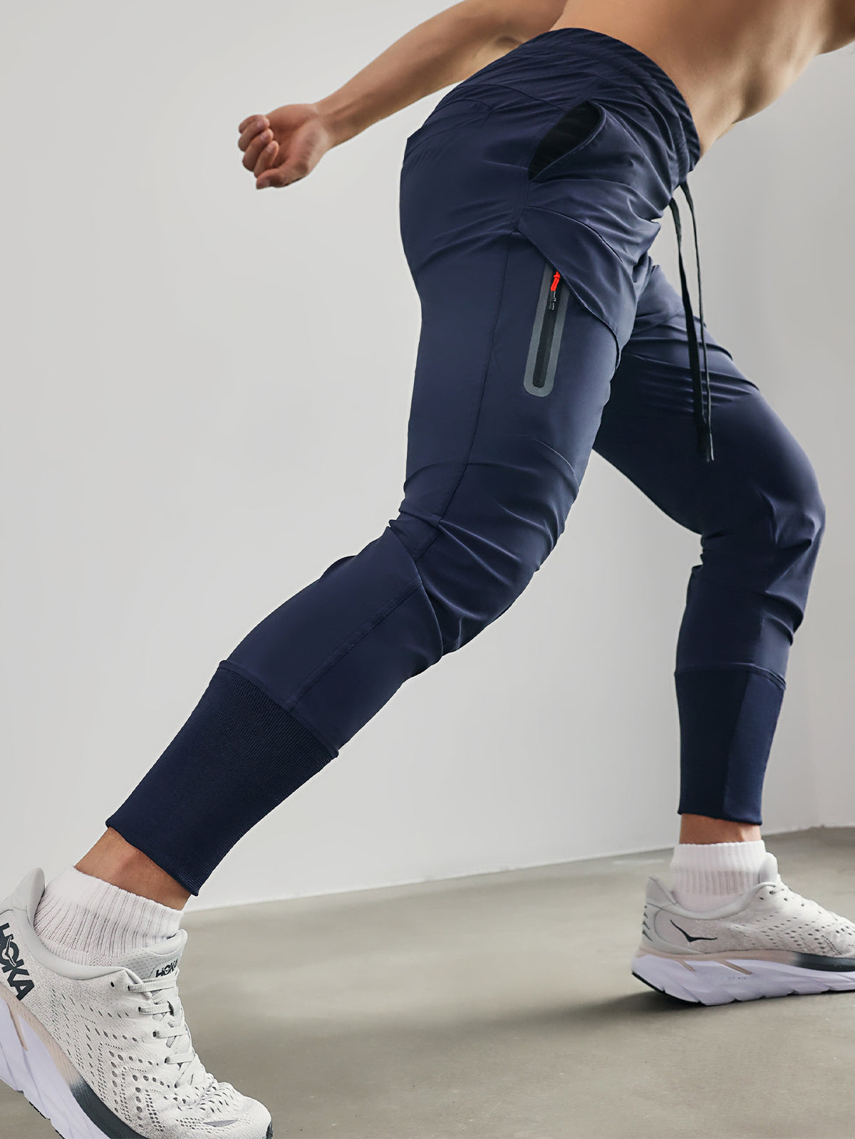 Performance Jogging Pants with pocket detail